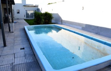 Casa de 2 dormitorios y pileta