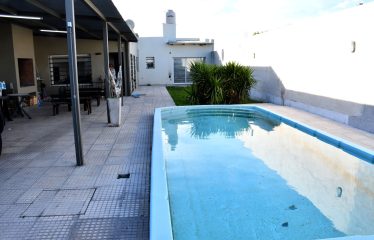 Casa de 2 dormitorios y pileta
